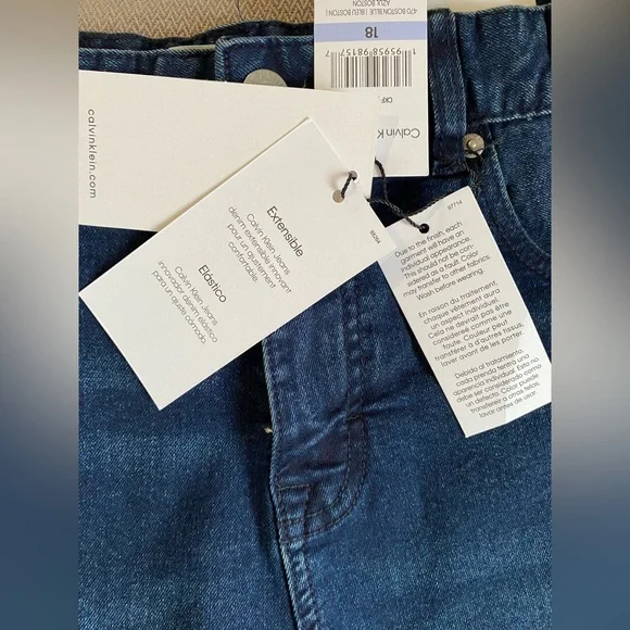 Calvin Klein Slim Straight Leg high waisted dark denim Jeans Women’s Size 18 - Picture 8 of 12